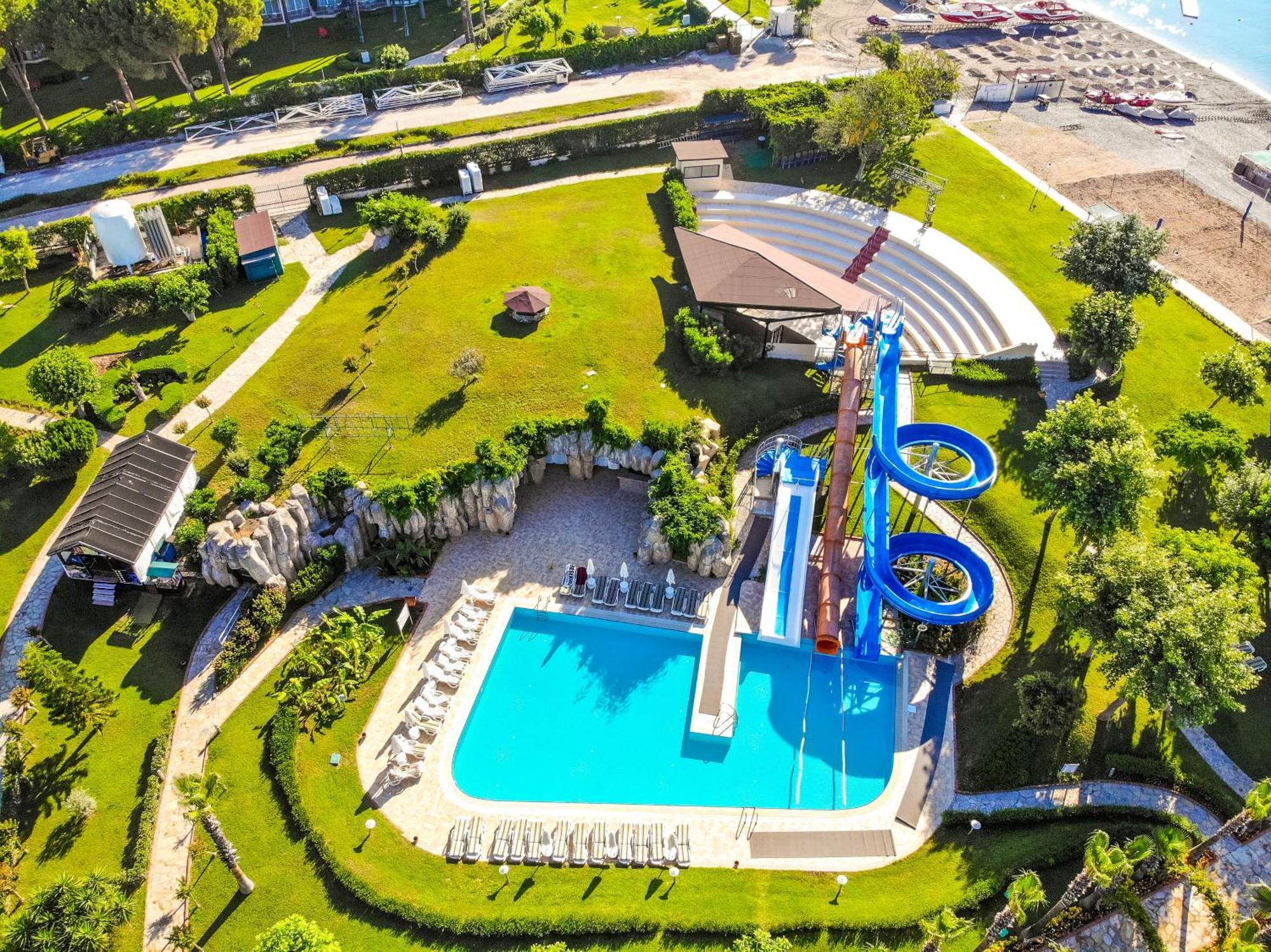 Queen'S Park Le Jardin ケメル エクステリア 写真