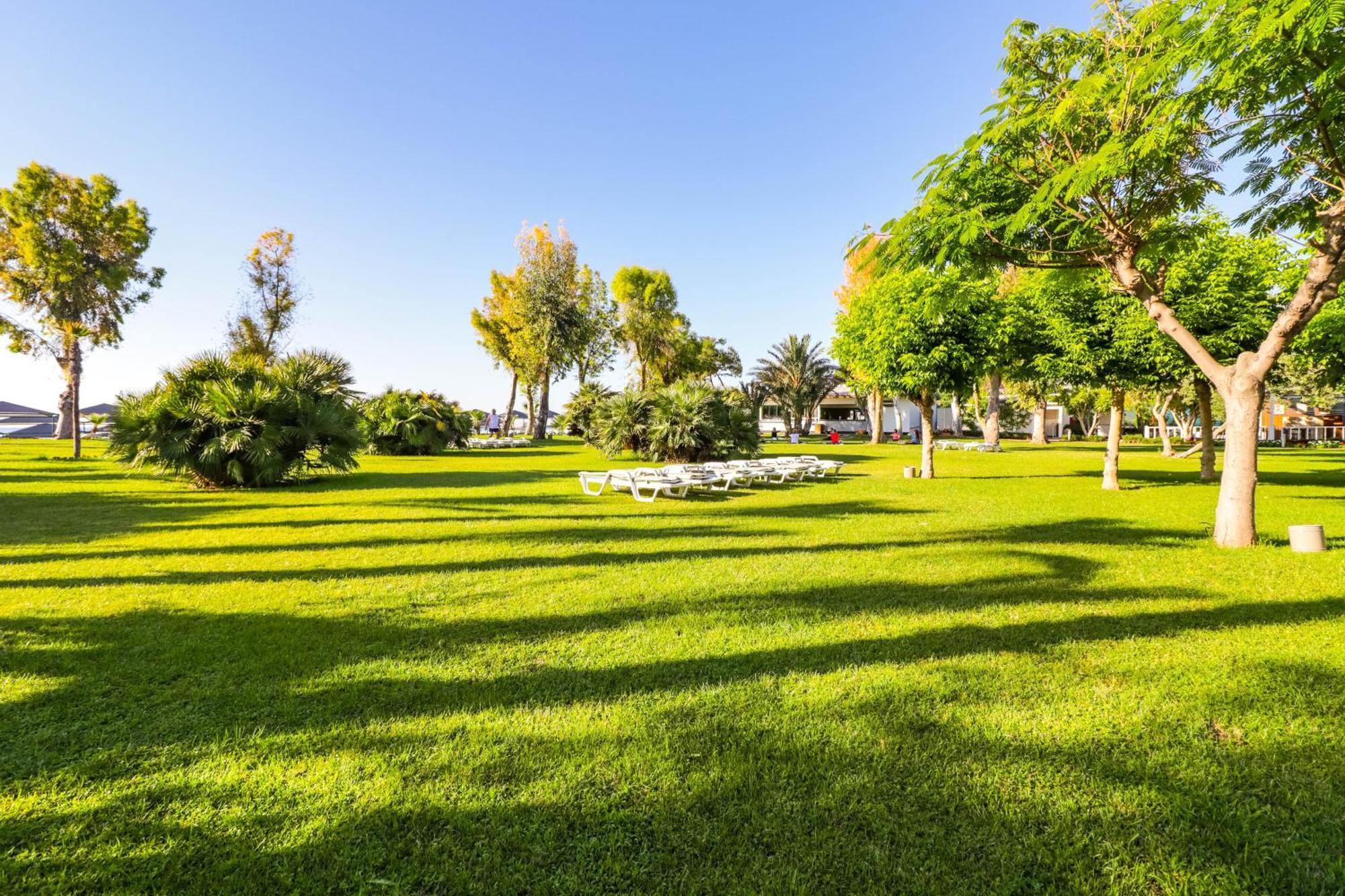 Queen'S Park Le Jardin ケメル エクステリア 写真